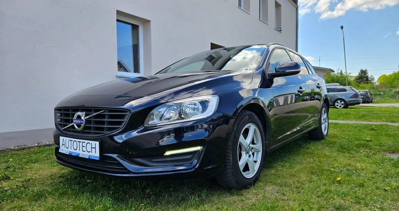 Volvo V60 cena 56000 przebieg: 192000, rok produkcji 2017 z Garwolin małe 326